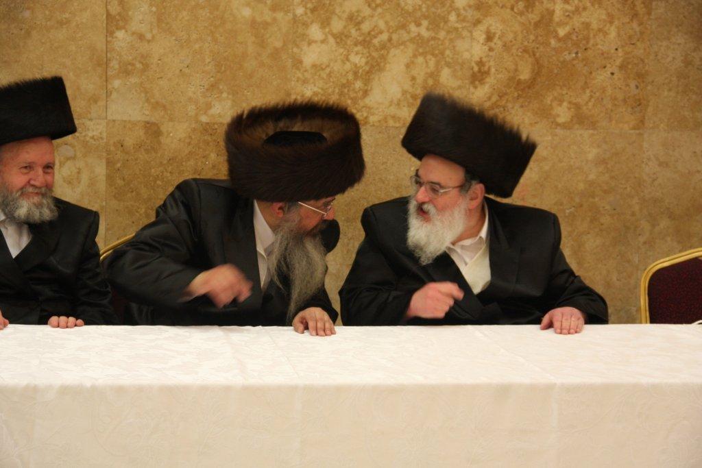 צפו בגלריה: ‏‏שמחת החתונה בחצר מטרסדורף