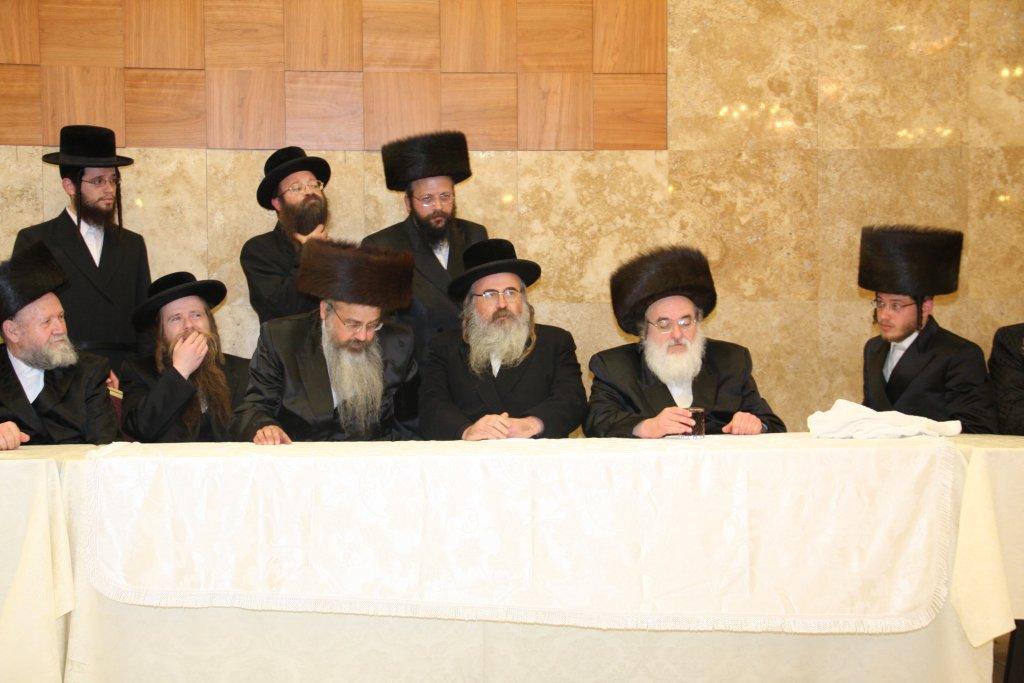 צפו בגלריה: ‏‏שמחת החתונה בחצר מטרסדורף