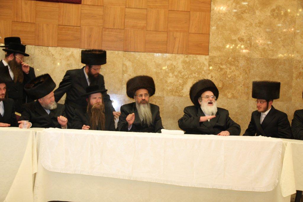 צפו בגלריה: ‏‏שמחת החתונה בחצר מטרסדורף