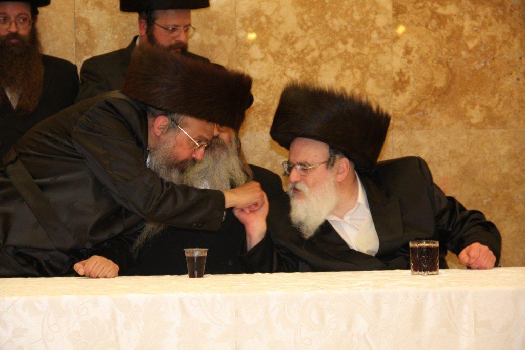 צפו בגלריה: ‏‏שמחת החתונה בחצר מטרסדורף