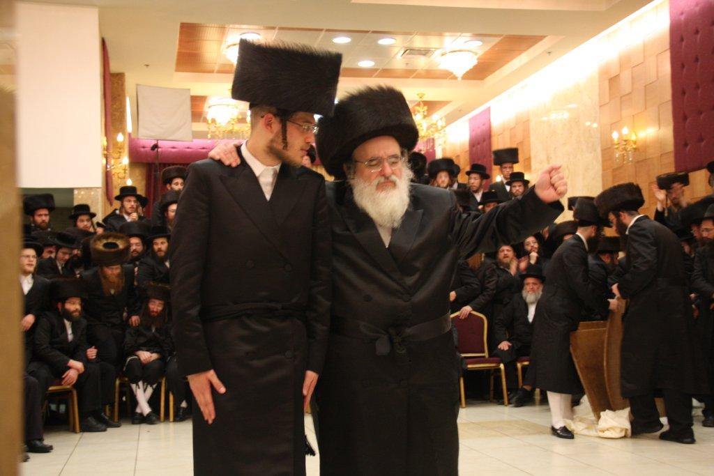 צפו בגלריה: ‏‏שמחת החתונה בחצר מטרסדורף