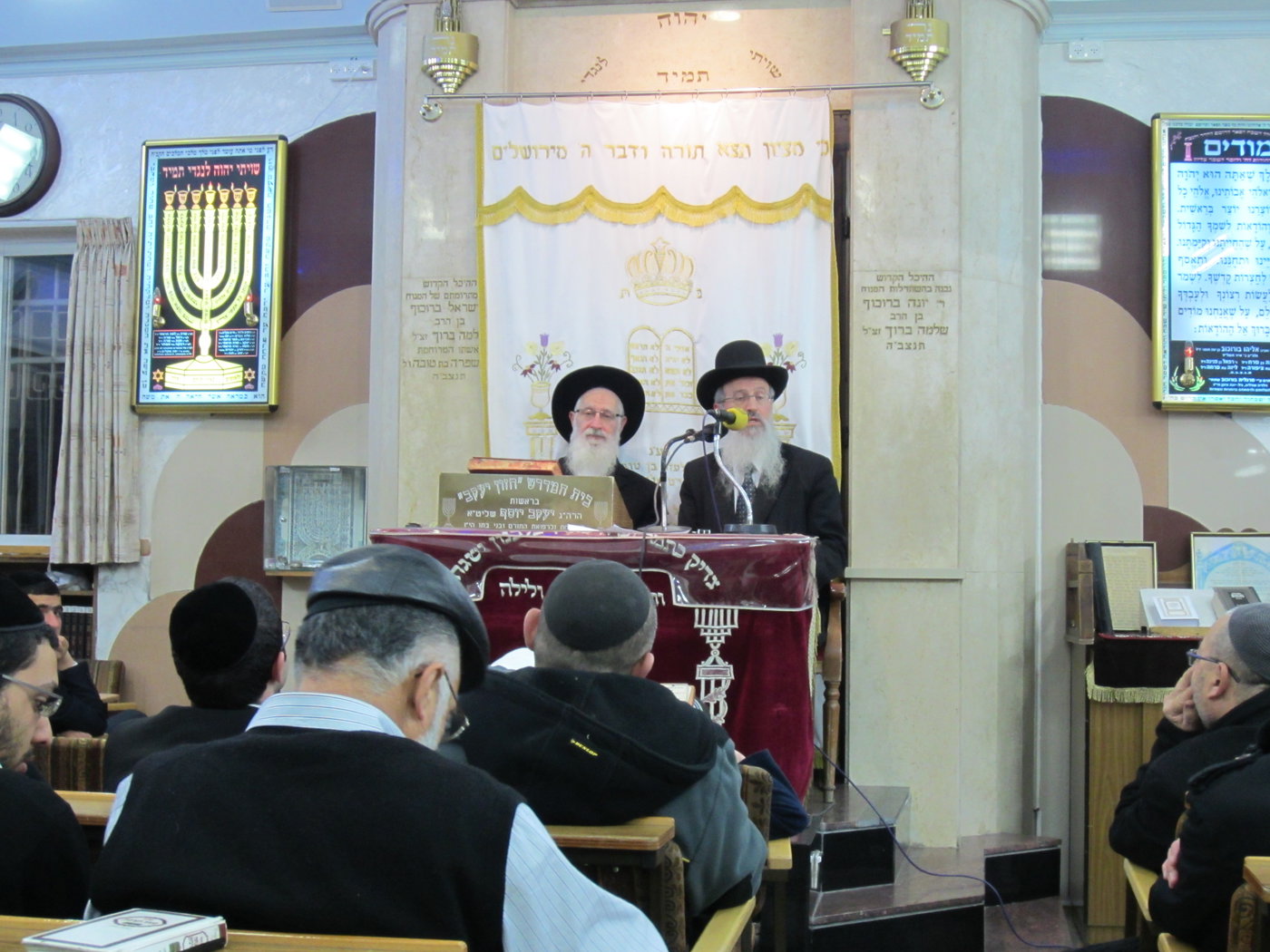 בשיעור המסורתי: רבה של חולון הגיע לחזק את אחיו