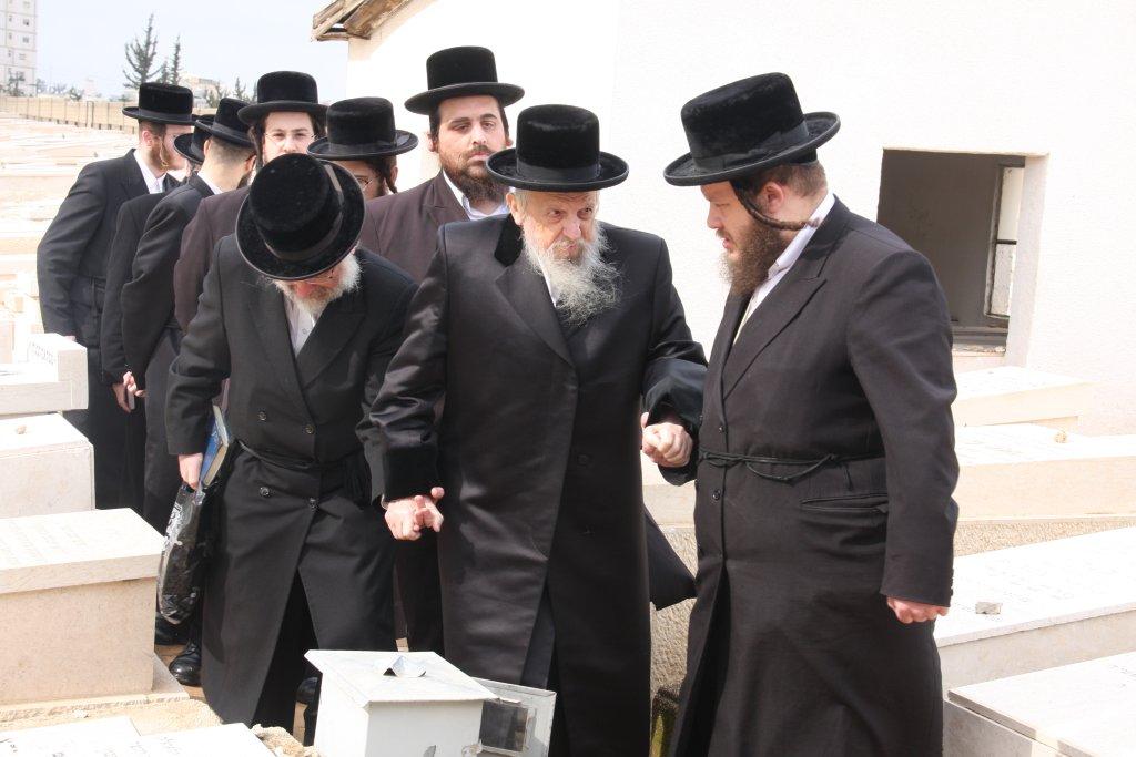 לרגל השמחה: האדמו"ר מסערט ויז'ניץ באוהל אדמו"רי בית ויז'ניץ