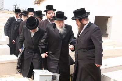 לרגל השמחה: האדמו"ר מסערט ויז'ניץ באוהל אדמו"רי בית ויז'ניץ