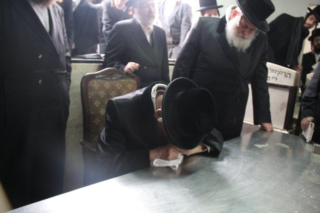 לרגל השמחה: האדמו"ר מסערט ויז'ניץ באוהל אדמו"רי בית ויז'ניץ