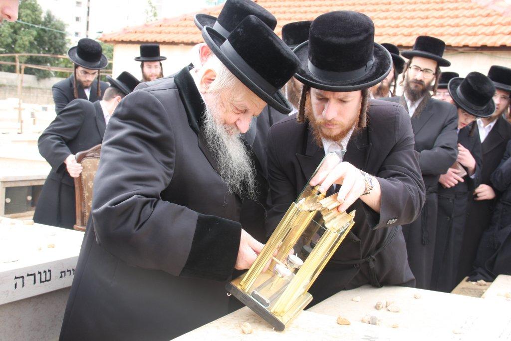 לרגל השמחה: האדמו"ר מסערט ויז'ניץ באוהל אדמו"רי בית ויז'ניץ