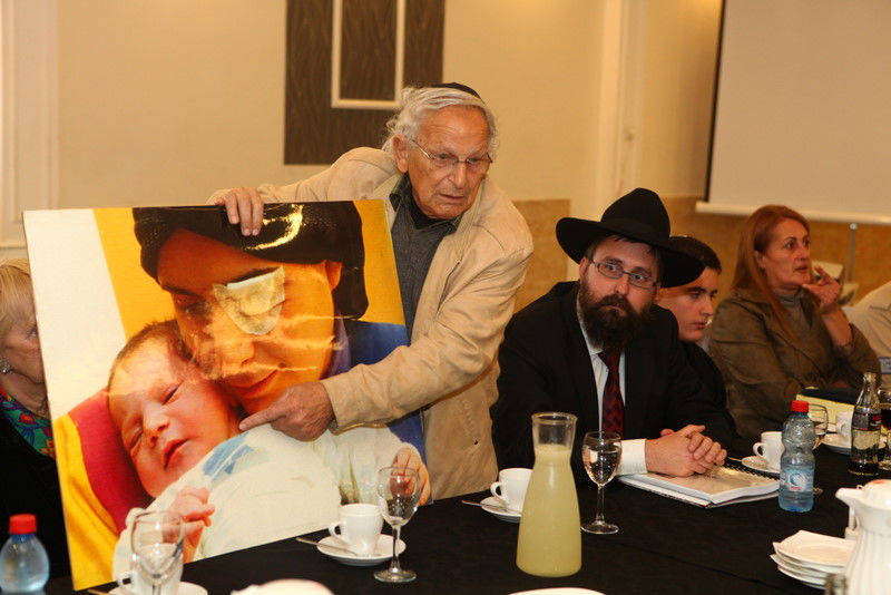 בביקור בכפר-חב"ד: שר החוץ הקנדי חשף את צביעות העולם