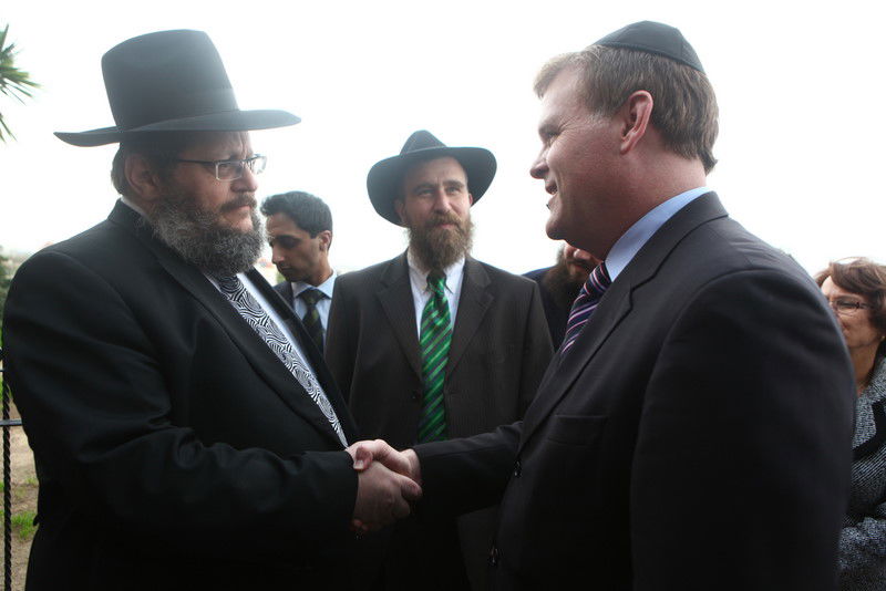 בביקור בכפר-חב"ד: שר החוץ הקנדי חשף את צביעות העולם