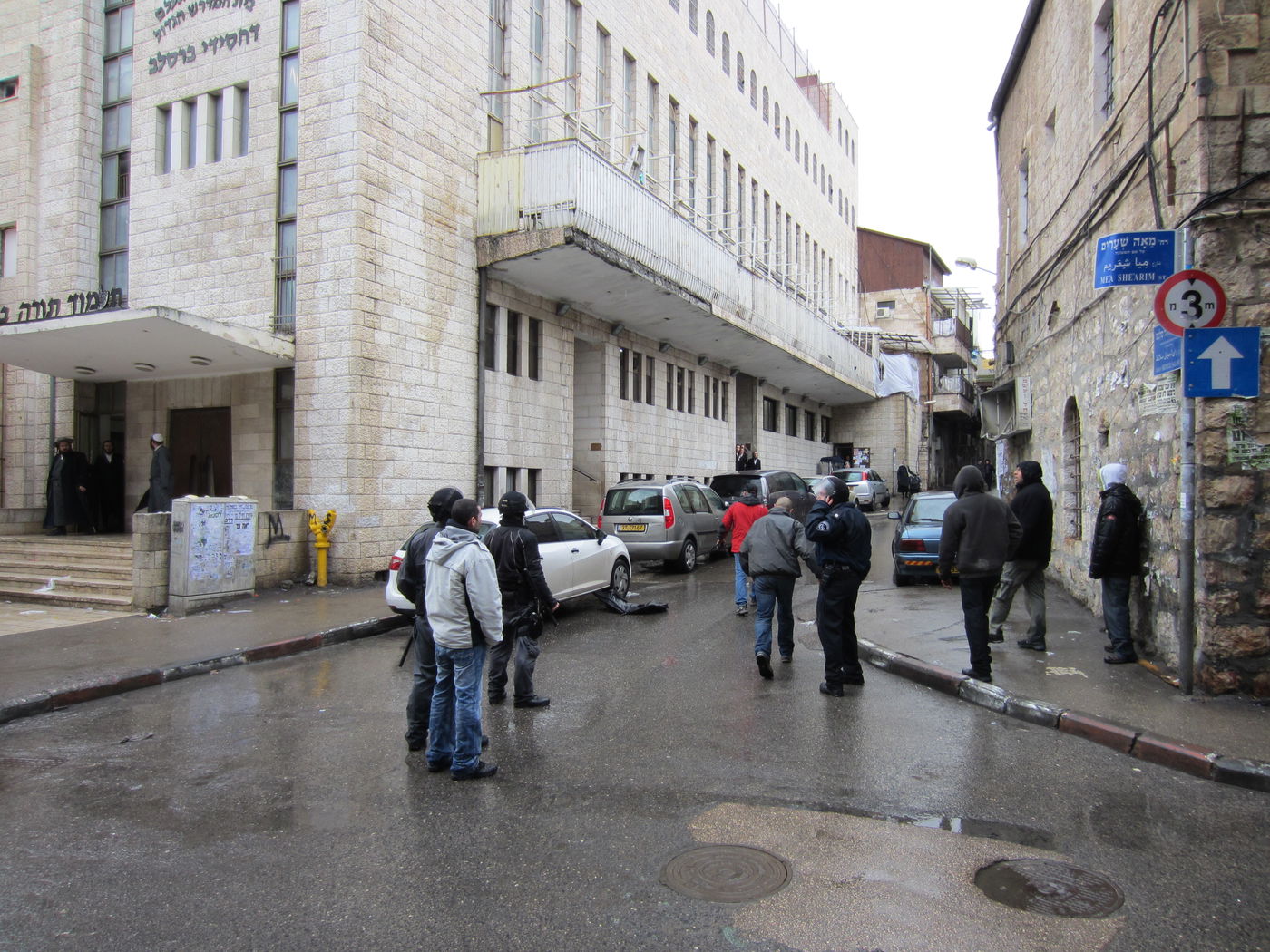 מהומות במאה שערים: פשיטה על בית חלפן כספים; 4 עצורים