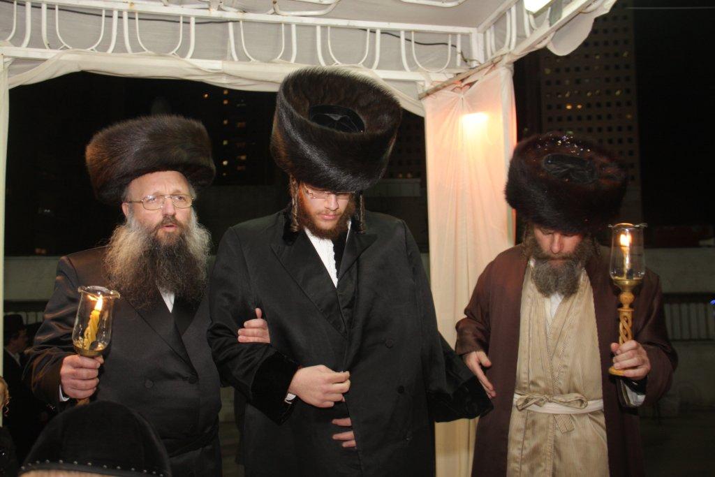 צפו בגלריה: ‏‏שמחת החתונה בחצר לעלוב