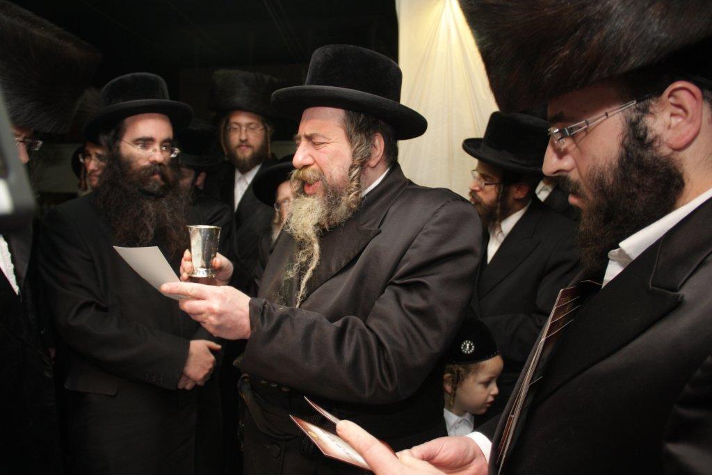 צפו בגלריה: ‏‏שמחת החתונה בחצר לעלוב