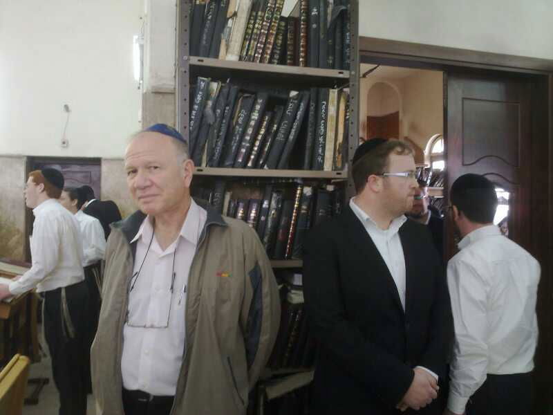 צפו: בכירי "הארץ" התפללו לרפואת הגרי"ש אלישיב