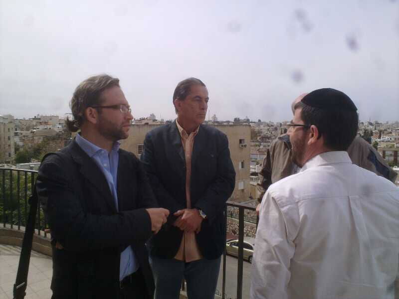 צפו: בכירי "הארץ" התפללו לרפואת הגרי"ש אלישיב