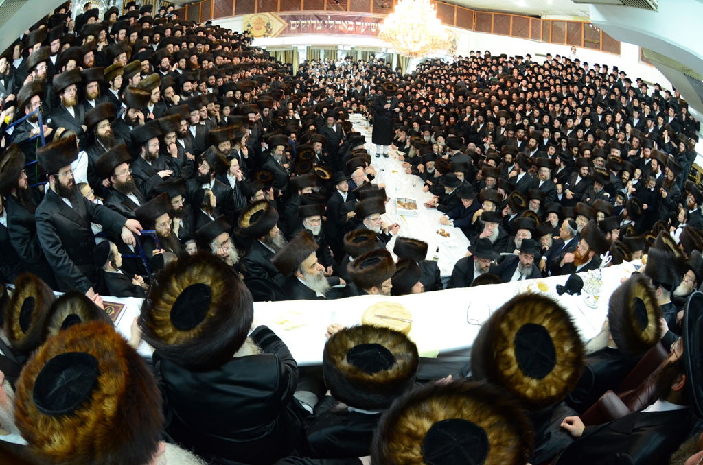 וחסידים ברינה יגילו: מצווה טאנץ בסאטמר