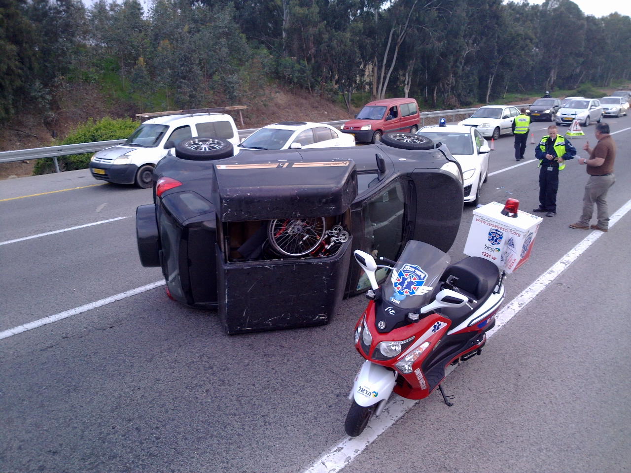 תאונה בכביש 4: נהגת התהפכה עם רכבה