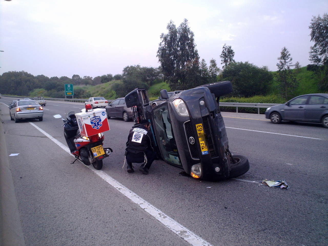 תאונה בכביש 4: נהגת התהפכה עם רכבה