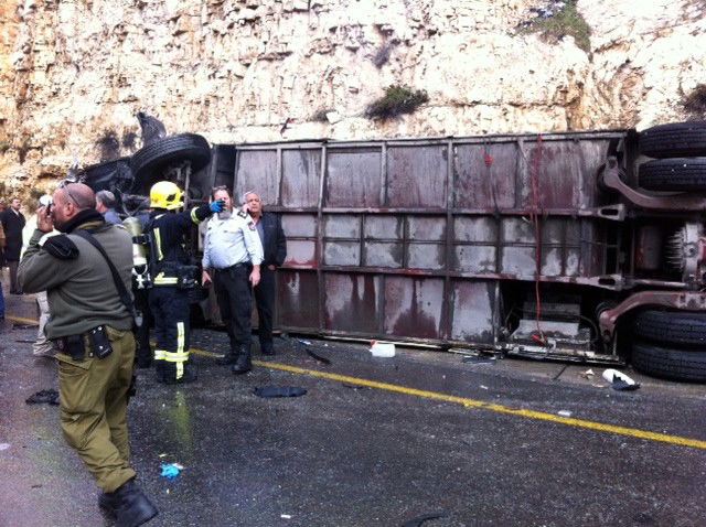 7 ילדים פלסטינים נהרגו בהתהפכות אוטובוס