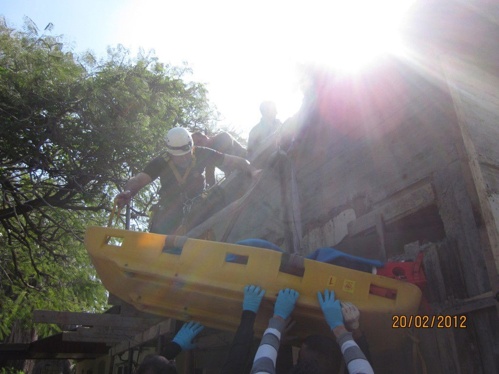 תמונות: קיר קרס, שני פועלים נפצעו