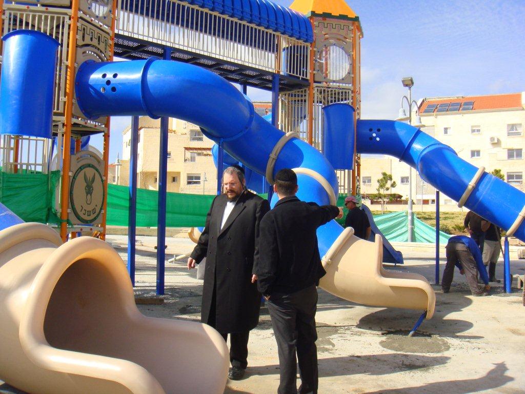 מתקן שעשועים מרהיב הוצב ב'עיר הילדים' ביתר עילית