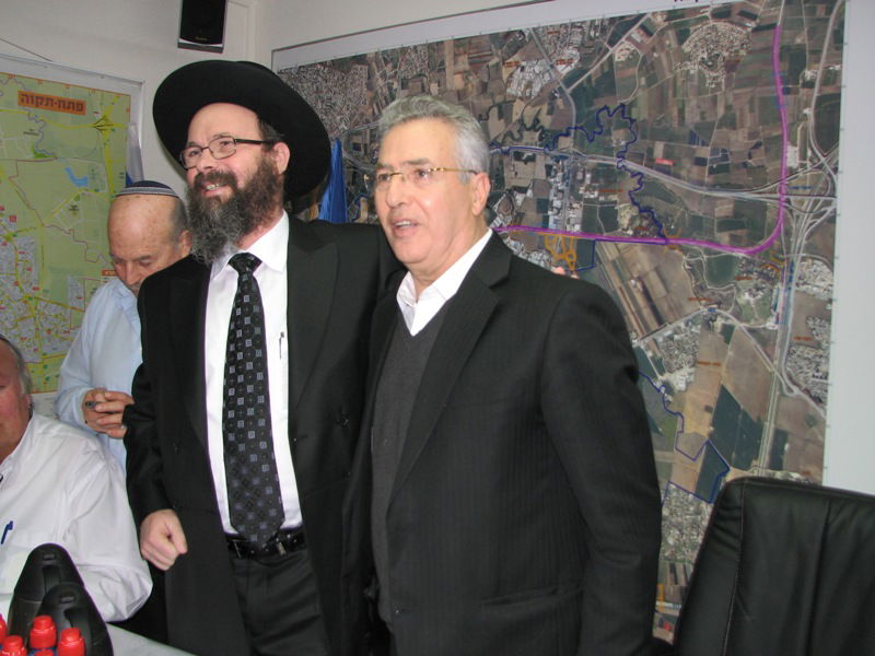 תמונות ניצחון: רבנים חדשים לפתח תקווה