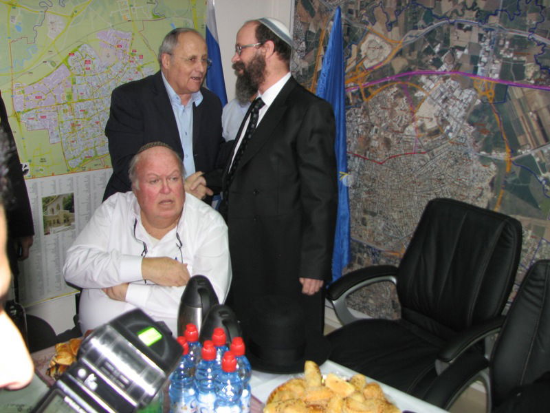 תמונות ניצחון: רבנים חדשים לפתח תקווה