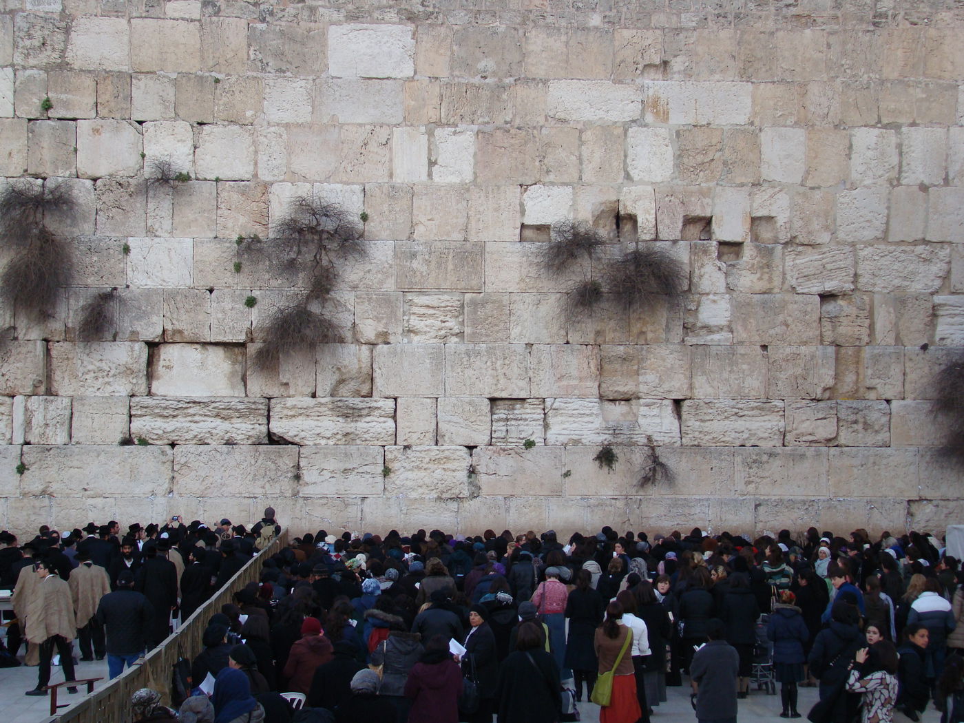 הפתעה בכותל: הרב יעקב חי יוסף הגיע לעצרת