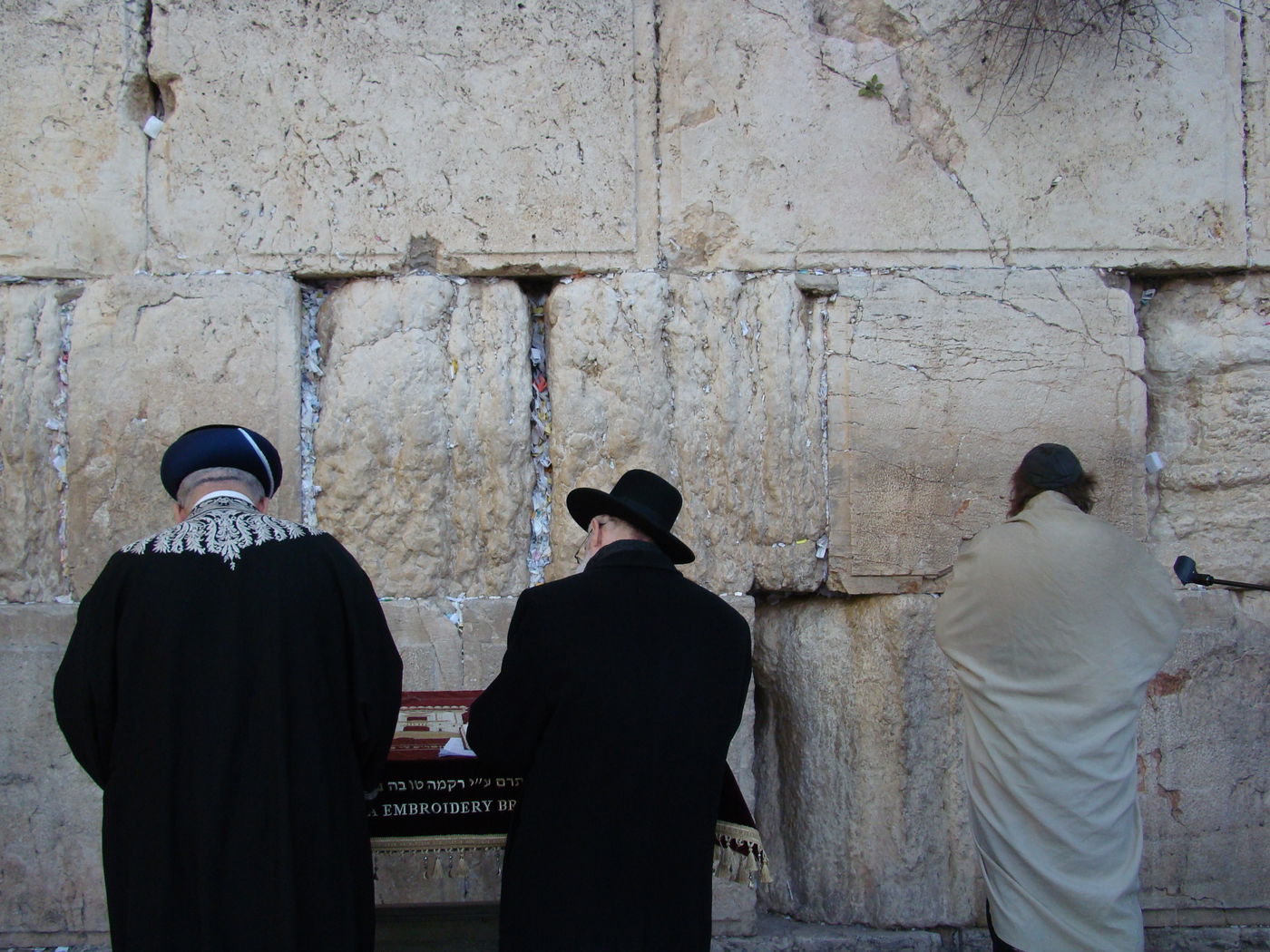 הפתעה בכותל: הרב יעקב חי יוסף הגיע לעצרת