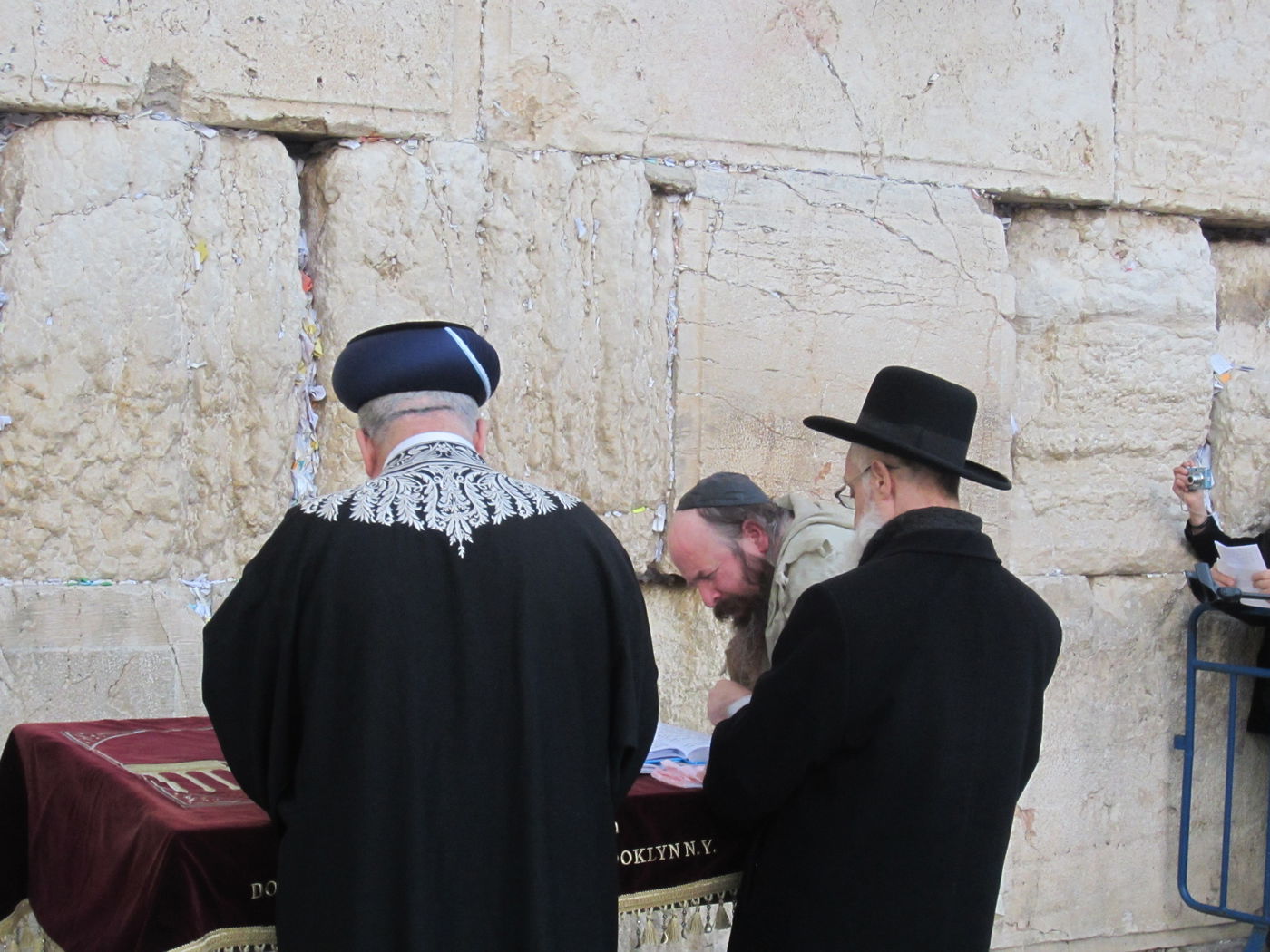 הפתעה בכותל: הרב יעקב חי יוסף הגיע לעצרת