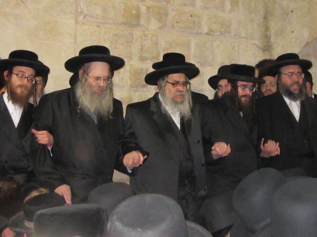 המסע נמשך: האדמו"ר מסאטמר ערך טיש במירון