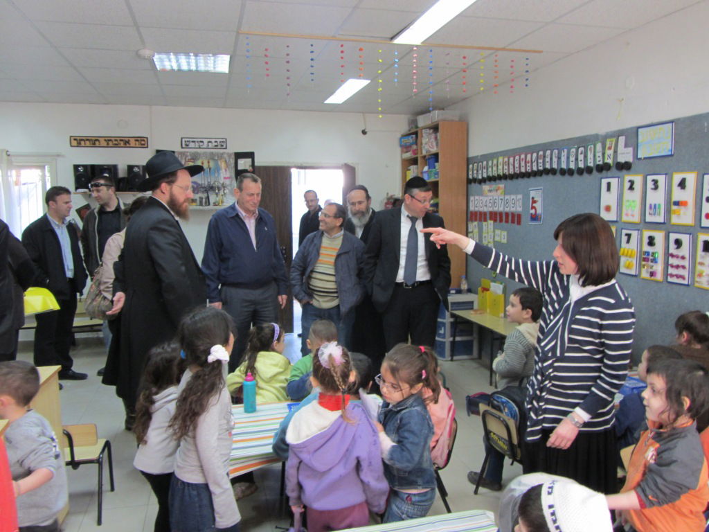 תצלם אותי עם ה"שייגץ" הזה, ביקש נפתלי לוברט