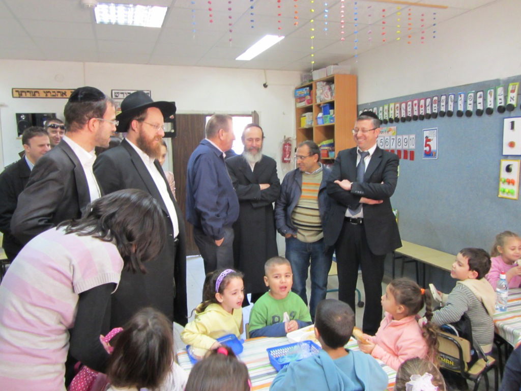 תצלם אותי עם ה"שייגץ" הזה, ביקש נפתלי לוברט