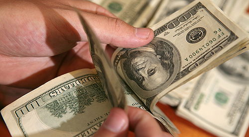 נהג אגד מצא במושב האוטובוס 25,000 דולר במזומן