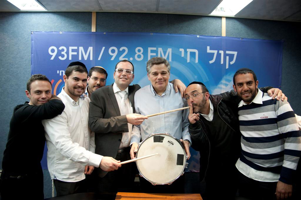 צפו בוידאו: היה שמח ברדיו קול חי