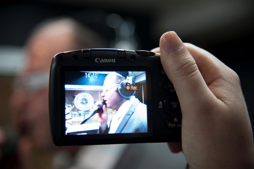 צפו בוידאו: היה שמח ברדיו קול חי