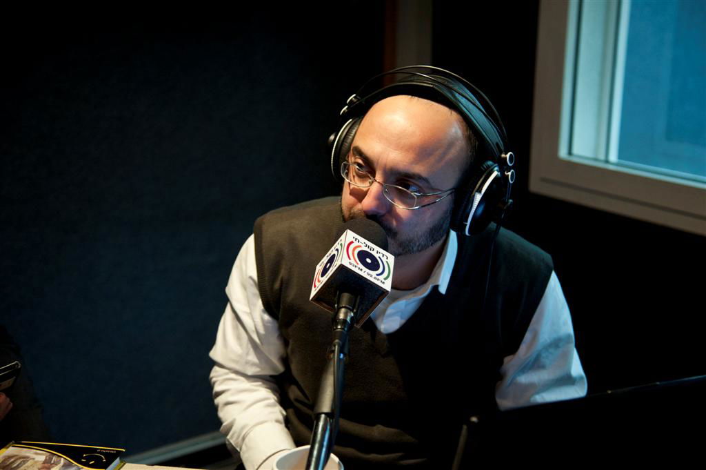 צפו בוידאו: היה שמח ברדיו קול חי