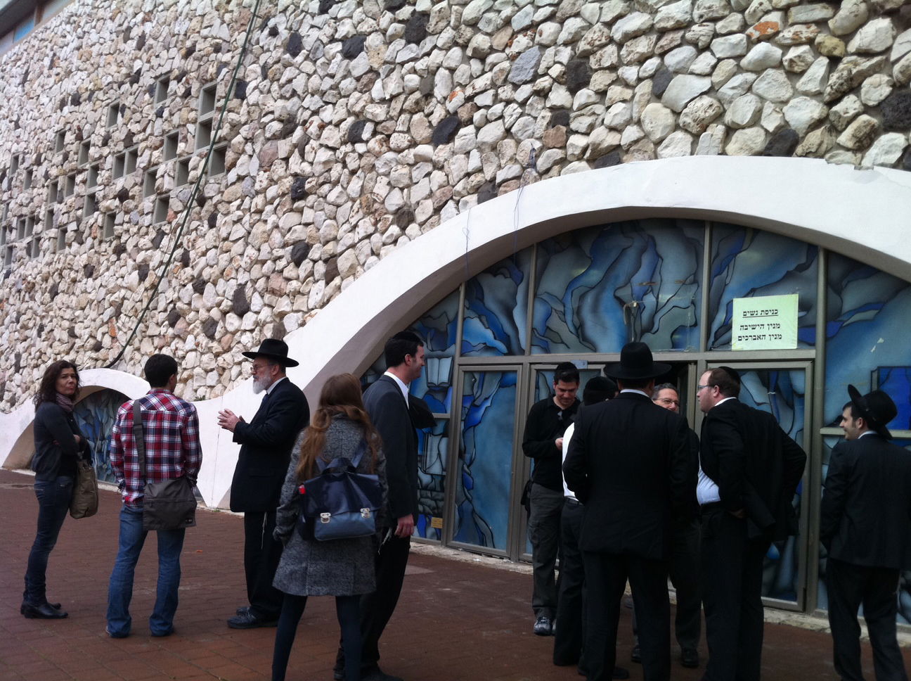 מה חיפשו בכירי אתר ynet בבני-ברק?