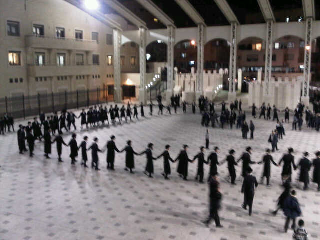 שמחה בבעלזא: נכד האדמו"ר סגר ווארט