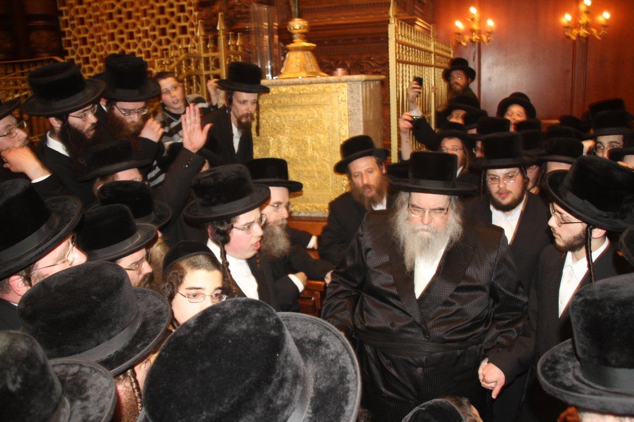 שמחה בבעלזא: נכד האדמו"ר סגר ווארט