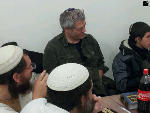 שלמה ארצי לומד תורה בצפת