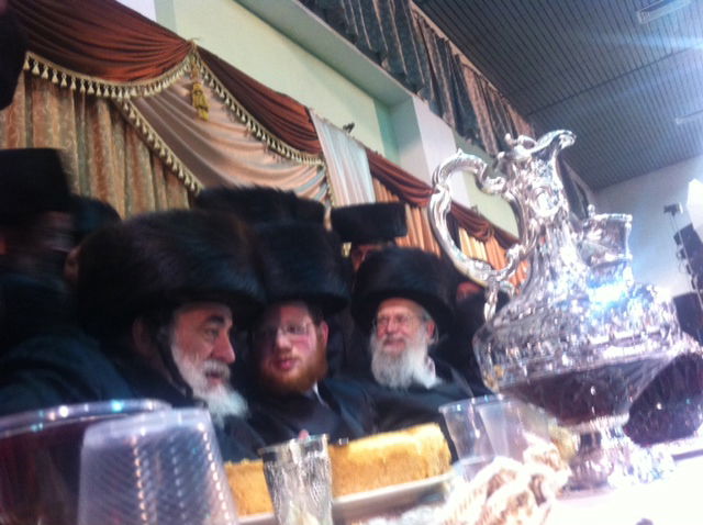 תמונות: חתונת נכד האדמו"ר מסלונים