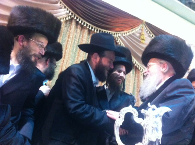 תמונות: חתונת נכד האדמו"ר מסלונים