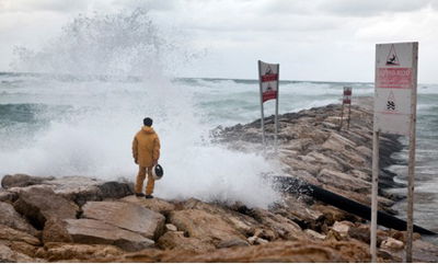 סערת ענק: עצים קורסים, שלג מעורב בגשם יורד בירושלים