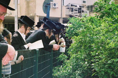 80 שנות תורה וחסידות • תמונות מחיי האדמו"ר מנדבורנה