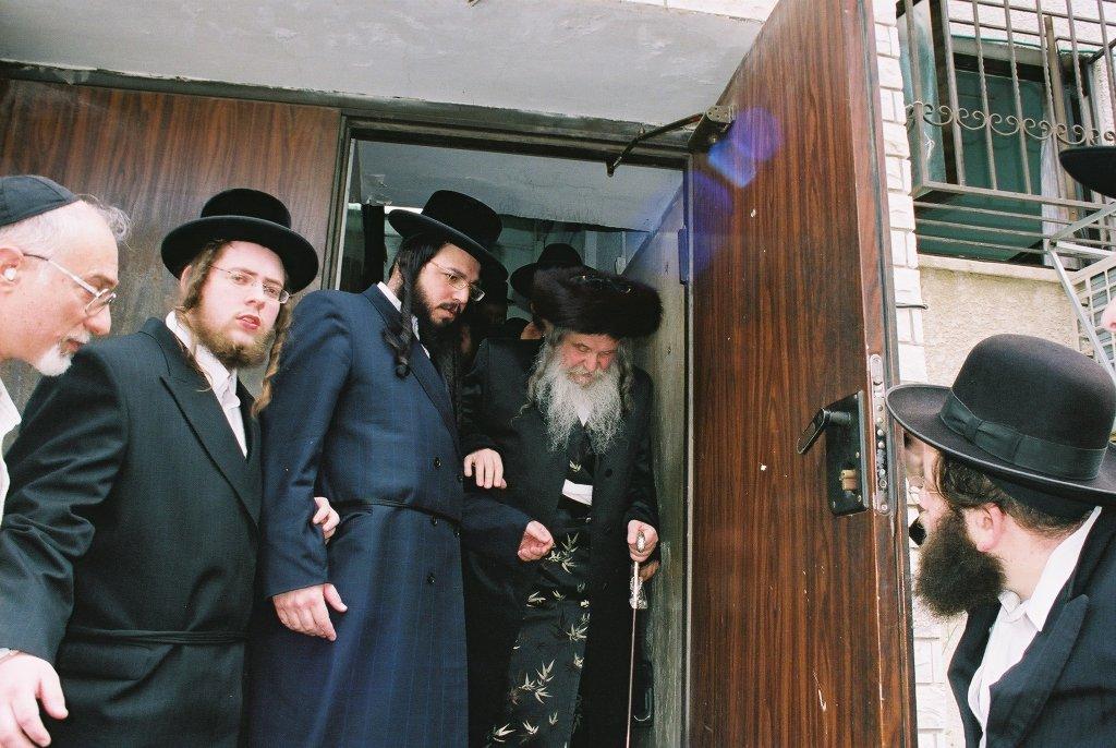 80 שנות תורה וחסידות • תמונות מחיי האדמו"ר מנדבורנה