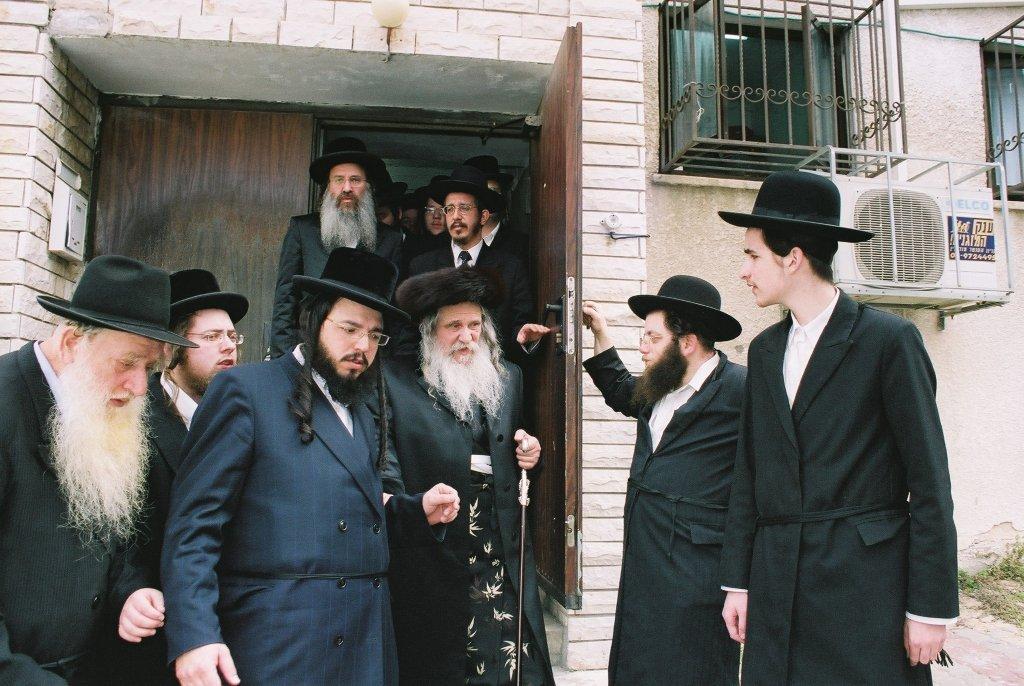 80 שנות תורה וחסידות • תמונות מחיי האדמו"ר מנדבורנה