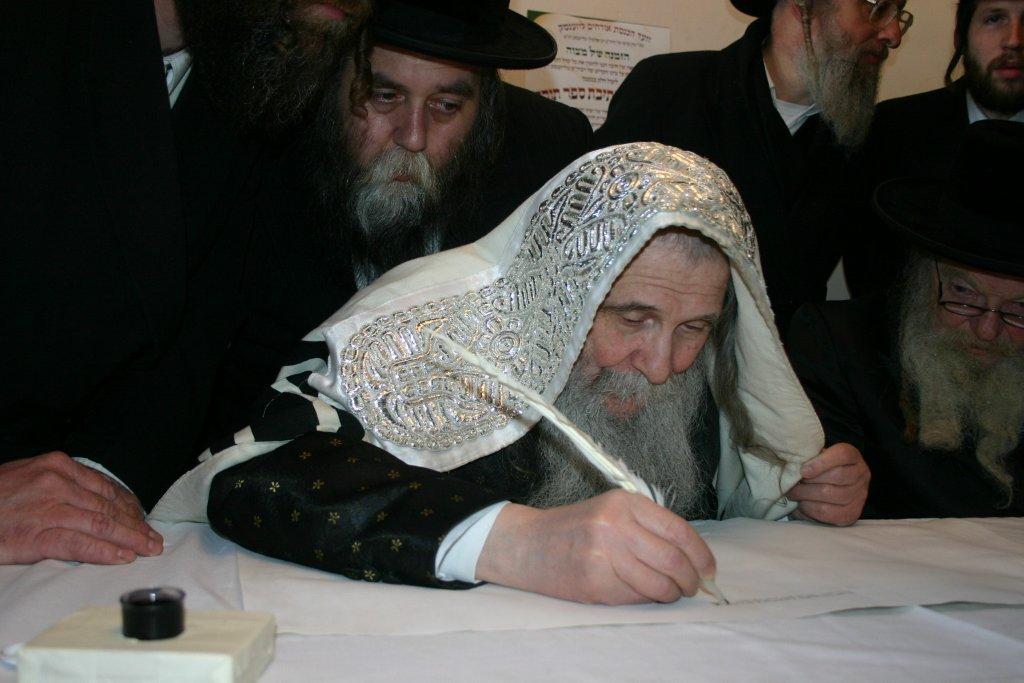 80 שנות תורה וחסידות • תמונות מחיי האדמו"ר מנדבורנה