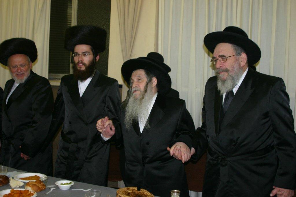 80 שנות תורה וחסידות • תמונות מחיי האדמו"ר מנדבורנה