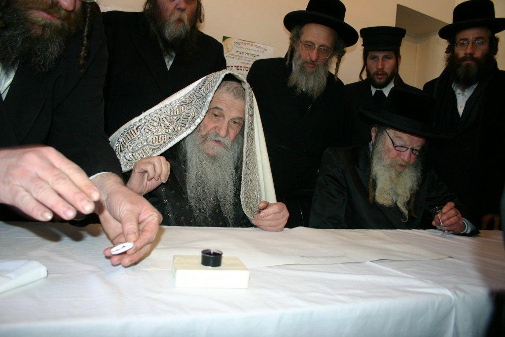 80 שנות תורה וחסידות • תמונות מחיי האדמו"ר מנדבורנה