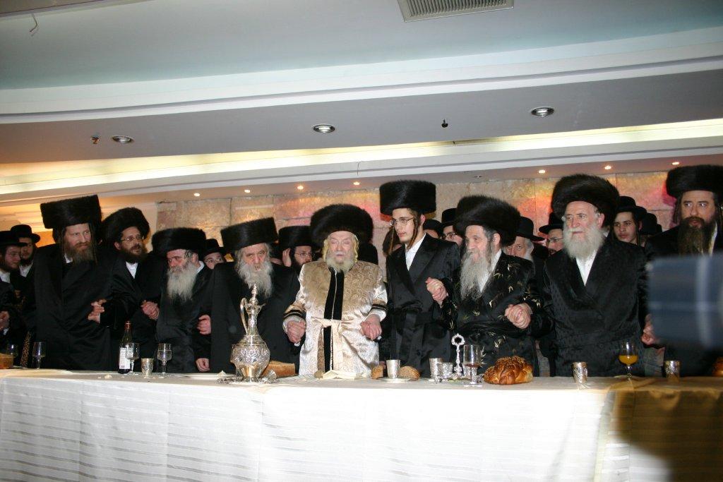 80 שנות תורה וחסידות • תמונות מחיי האדמו"ר מנדבורנה