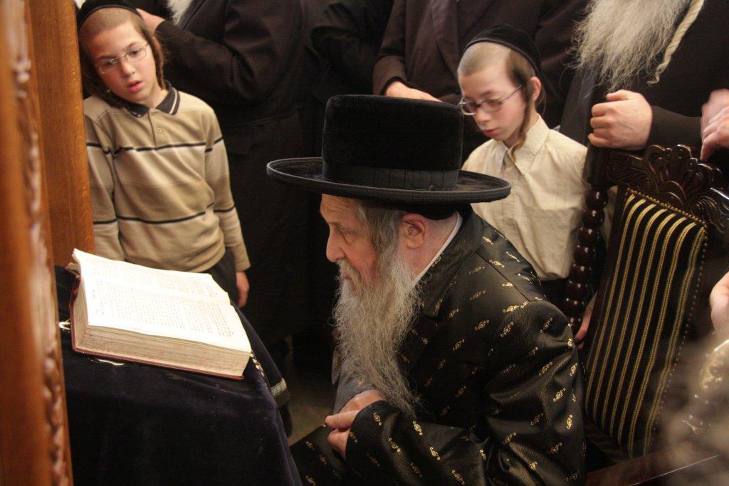 80 שנות תורה וחסידות • תמונות מחיי האדמו"ר מנדבורנה